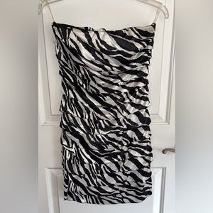 Speechless Strapless black & white party dress Sz medium silky dress